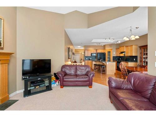 42 Wentworth Landing Sw, Calgary, AB - Indoor Photo Showing Living Room