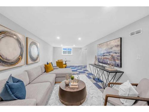 3448 Caribou Drive Nw, Calgary, AB - Indoor Photo Showing Living Room