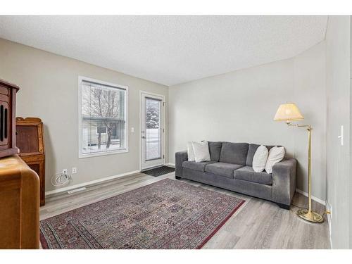 154 Saddlebrook Point Ne, Calgary, AB - Indoor Photo Showing Living Room