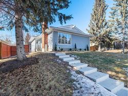 211 Silver Mead Crescent NW Calgary, AB T3B 3W4