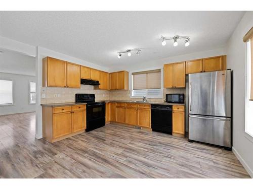 133 Covepark Crescent Ne, Calgary, AB - Indoor Photo Showing Kitchen