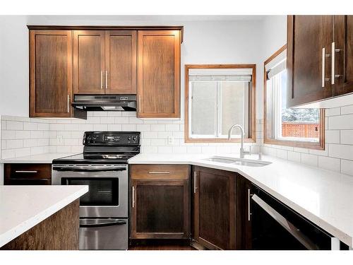 86 Tuscany Reserve Rise Nw, Calgary, AB - Indoor Photo Showing Kitchen With Double Sink