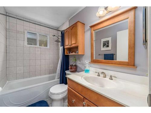 1040 Mckenzie Drive Se, Calgary, AB - Indoor Photo Showing Bathroom