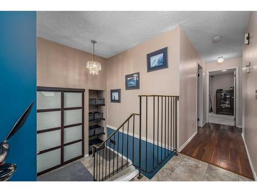 1040 Mckenzie Drive Se, Calgary, AB - Indoor Photo Showing Other Room