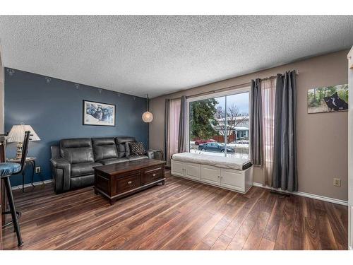 1040 Mckenzie Drive Se, Calgary, AB - Indoor