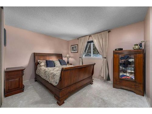 1040 Mckenzie Drive Se, Calgary, AB - Indoor Photo Showing Bedroom