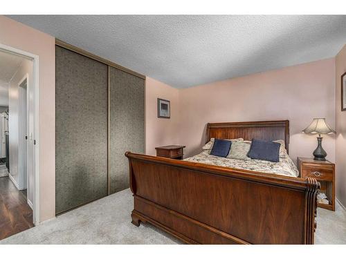 1040 Mckenzie Drive Se, Calgary, AB - Indoor Photo Showing Bedroom