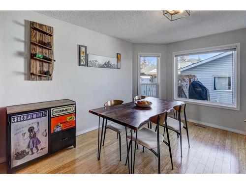 4604 Montgomery Avenue Nw, Calgary, AB - Indoor Photo Showing Dining Room