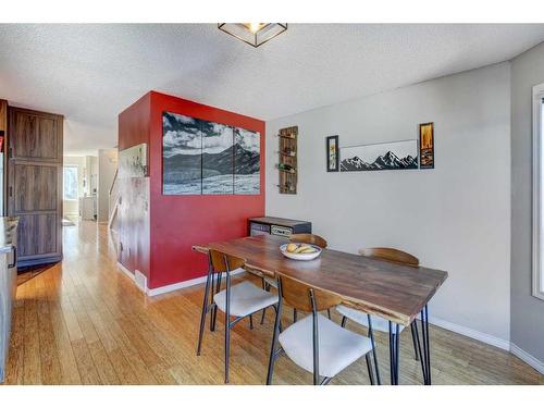 4604 Montgomery Avenue Nw, Calgary, AB - Indoor Photo Showing Dining Room