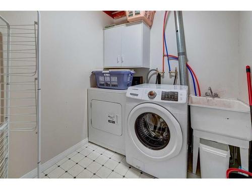 4604 Montgomery Avenue Nw, Calgary, AB - Indoor Photo Showing Laundry Room