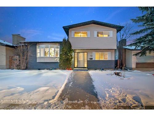 748 Rundleridge Drive Ne, Calgary, AB - Outdoor