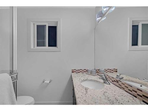 748 Rundleridge Drive Ne, Calgary, AB - Indoor Photo Showing Bathroom