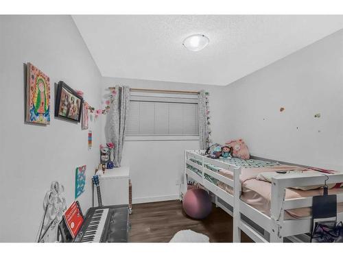 748 Rundleridge Drive Ne, Calgary, AB - Indoor Photo Showing Bedroom