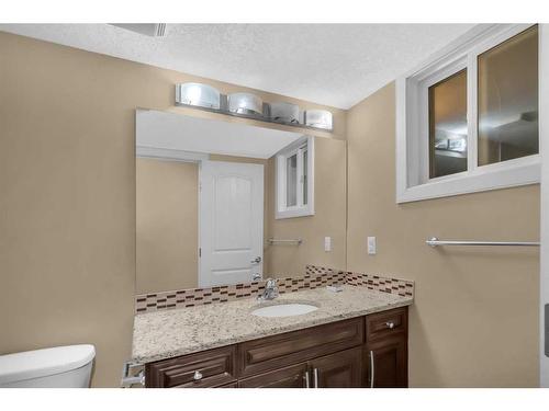 748 Rundleridge Drive Ne, Calgary, AB - Indoor Photo Showing Bathroom