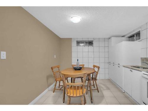 748 Rundleridge Drive Ne, Calgary, AB - Indoor