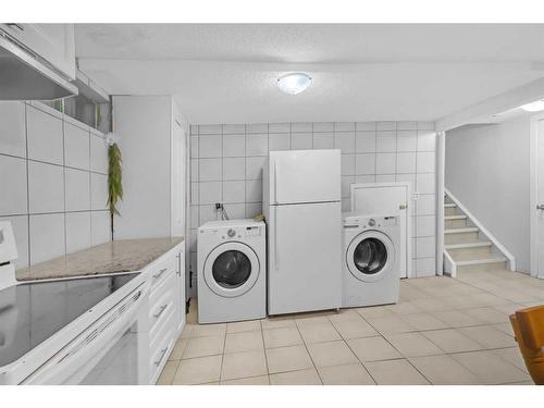 748 Rundleridge Drive Ne, Calgary, AB - Indoor Photo Showing Laundry Room