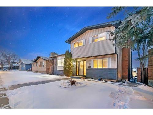 748 Rundleridge Drive Ne, Calgary, AB - Outdoor With Facade