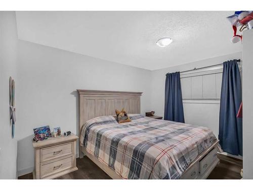 748 Rundleridge Drive Ne, Calgary, AB - Indoor Photo Showing Bedroom