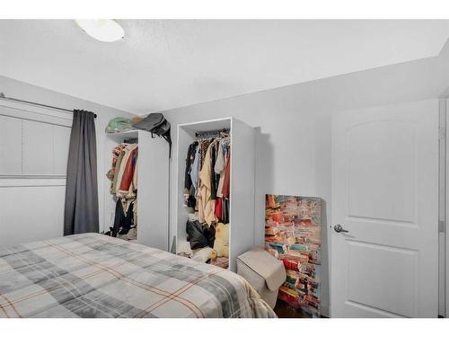 748 Rundleridge Drive Ne, Calgary, AB - Indoor Photo Showing Bedroom