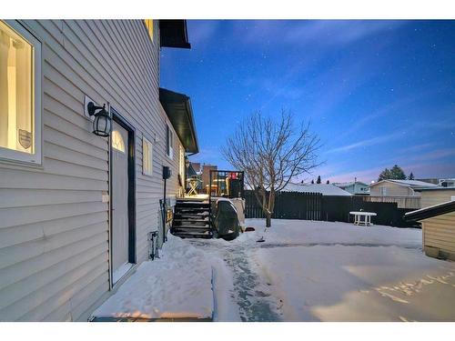 748 Rundleridge Drive Ne, Calgary, AB - Outdoor With Exterior