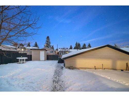 748 Rundleridge Drive Ne, Calgary, AB - Outdoor