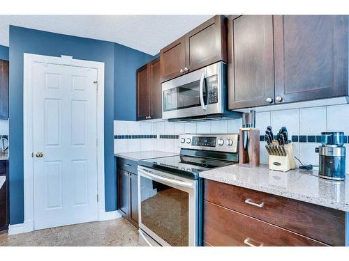 178 Citadel Estates Heights Nw, Calgary, AB - Indoor Photo Showing Kitchen