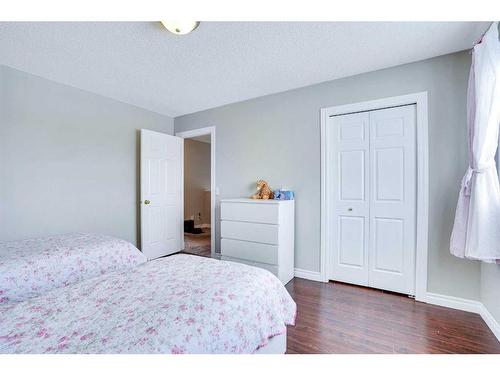 178 Citadel Estates Heights Nw, Calgary, AB - Indoor Photo Showing Bedroom