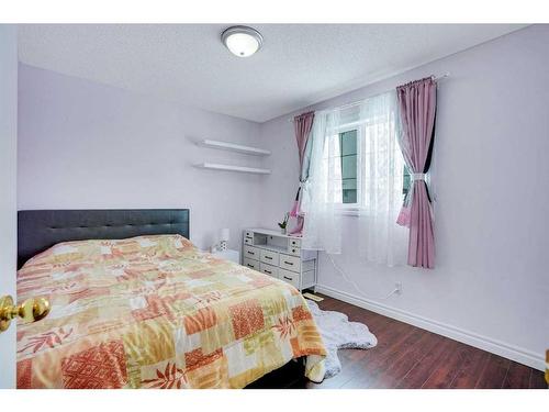 178 Citadel Estates Heights Nw, Calgary, AB - Indoor Photo Showing Bedroom