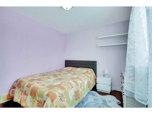 178 Citadel Estates Heights Nw, Calgary, AB - Indoor Photo Showing Bedroom