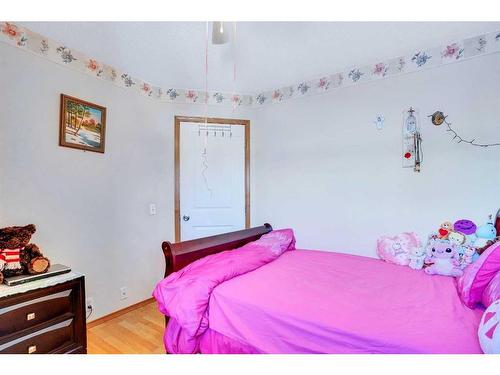 115 Coral Springs Circle Ne, Calgary, AB - Indoor Photo Showing Bedroom