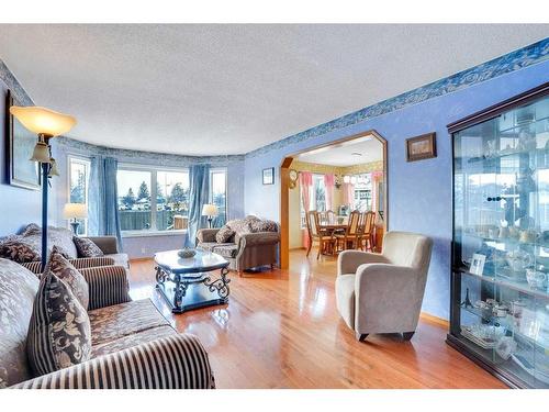 115 Coral Springs Circle Ne, Calgary, AB - Indoor Photo Showing Living Room