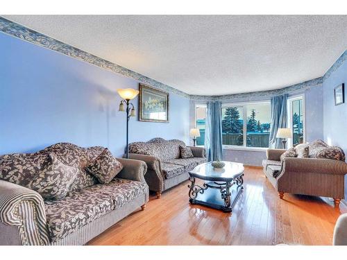 115 Coral Springs Circle Ne, Calgary, AB - Indoor Photo Showing Living Room