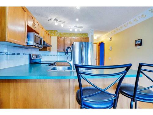 115 Coral Springs Circle Ne, Calgary, AB - Indoor Photo Showing Kitchen