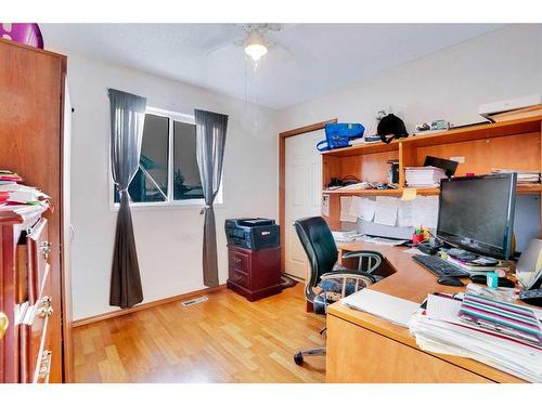 115 Coral Springs Circle Ne, Calgary, AB - Indoor Photo Showing Office