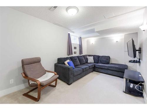 53 Hidden Valley Villas Nw, Calgary, AB - Indoor Photo Showing Living Room