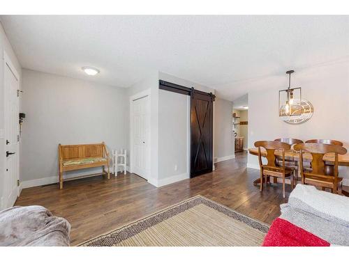 53 Hidden Valley Villas Nw, Calgary, AB - Indoor Photo Showing Living Room