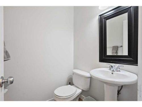 519 Auburn Bay Heights Se, Calgary, AB - Indoor Photo Showing Bathroom