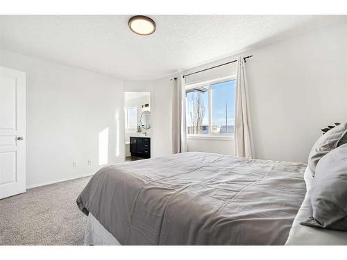 519 Auburn Bay Heights Se, Calgary, AB - Indoor Photo Showing Bedroom