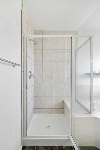 519 Auburn Bay Heights Se, Calgary, AB - Indoor Photo Showing Bathroom