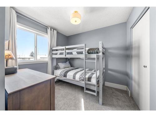 59 Rivercrest Crescent Se, Calgary, AB - Indoor Photo Showing Bedroom