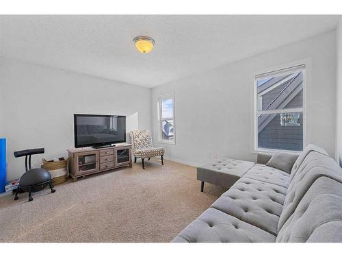 27 Mahogany Passage Se, Calgary, AB - Indoor Photo Showing Living Room