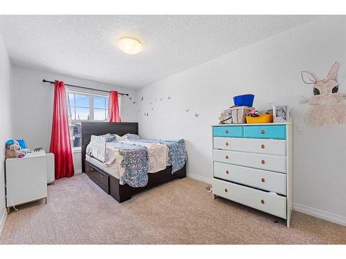 27 Mahogany Passage Se, Calgary, AB - Indoor Photo Showing Bedroom