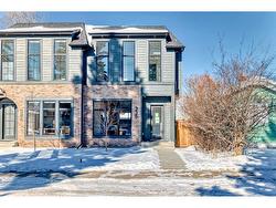 336 33 Avenue NE Calgary, AB T2E 2H8