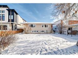 2842 41 Street SW Calgary, AB T3E 3K8