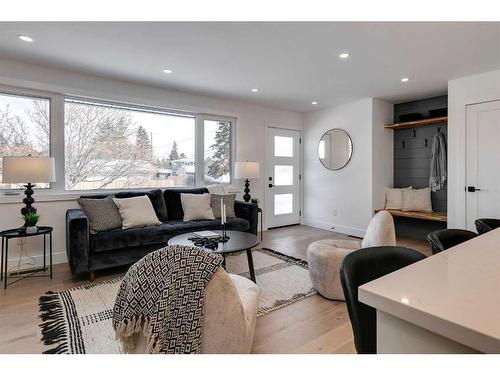 185 Westminster Drive Sw, Calgary, AB - Indoor Photo Showing Living Room