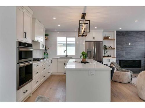 185 Westminster Drive Sw, Calgary, AB - Indoor Photo Showing Kitchen With Upgraded Kitchen