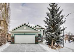 35 Valley Crest Close NW Calgary, AB T3B 5W9