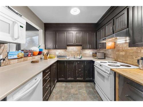 2018 Cottonwood Crescent Se, Calgary, AB - Indoor Photo Showing Kitchen