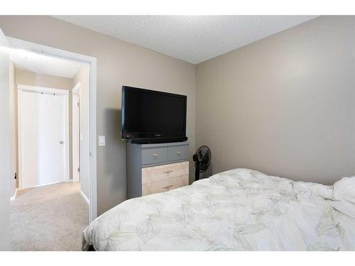 140 Prestwick Heights Se, Calgary, AB - Indoor Photo Showing Bedroom