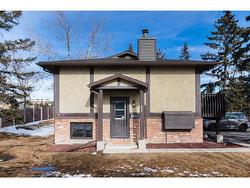 51 Storybook Gardens NW Calgary, AB T3G 1Y7